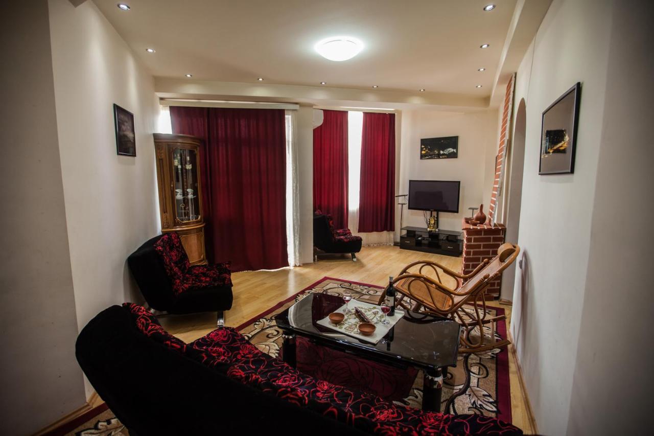 Sunny Apartments. Tbilisi. 300 Aragveli エクステリア 写真